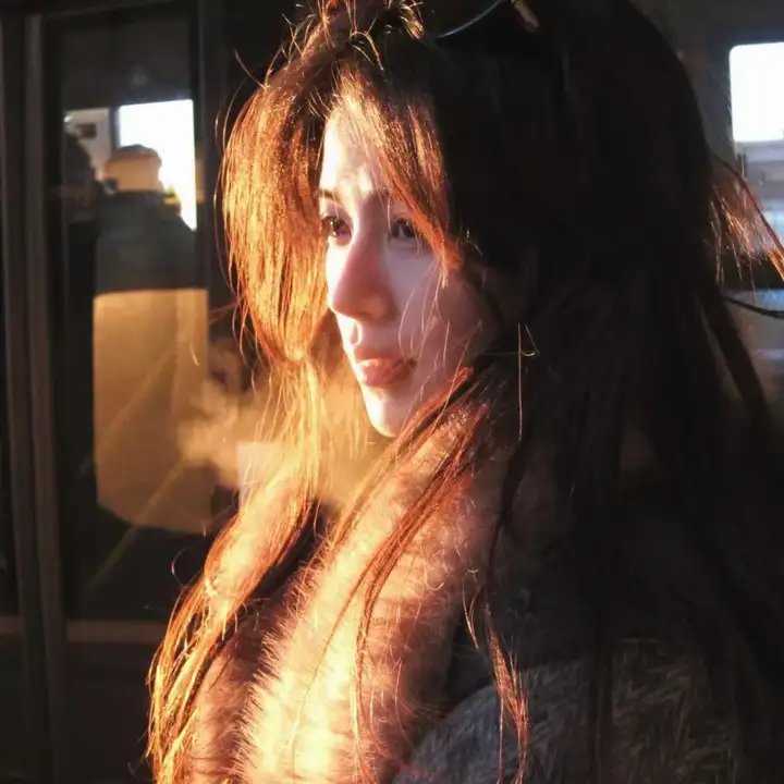 新来的美女邻居 海报